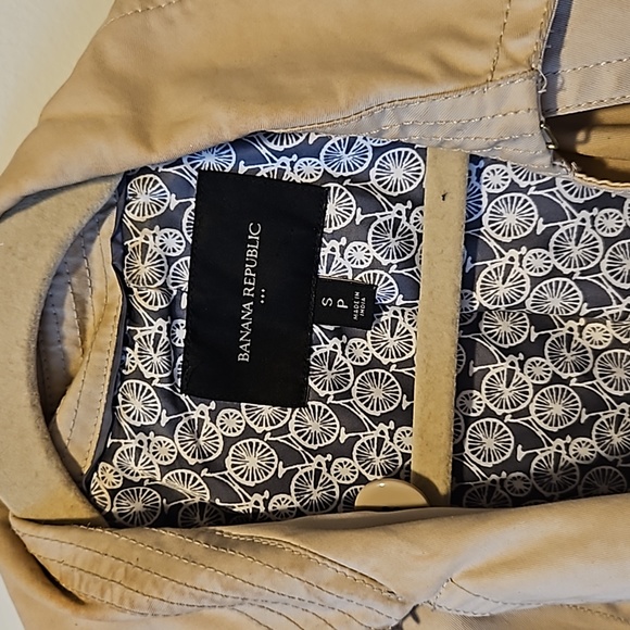 Banana Republic trench coat - Picture 2 of 4